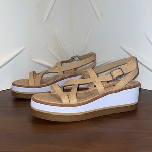 NWOT Lucky Brand Size 9 Tan Platform Sandal